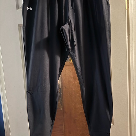 Under Armour Black Jogger Pants - Picture 1 of 2